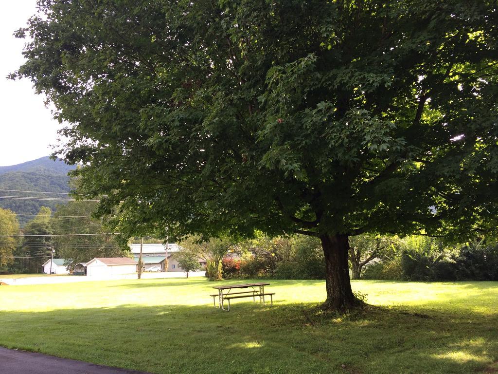 Cardinal Inn Maggie Valley Exterior foto
